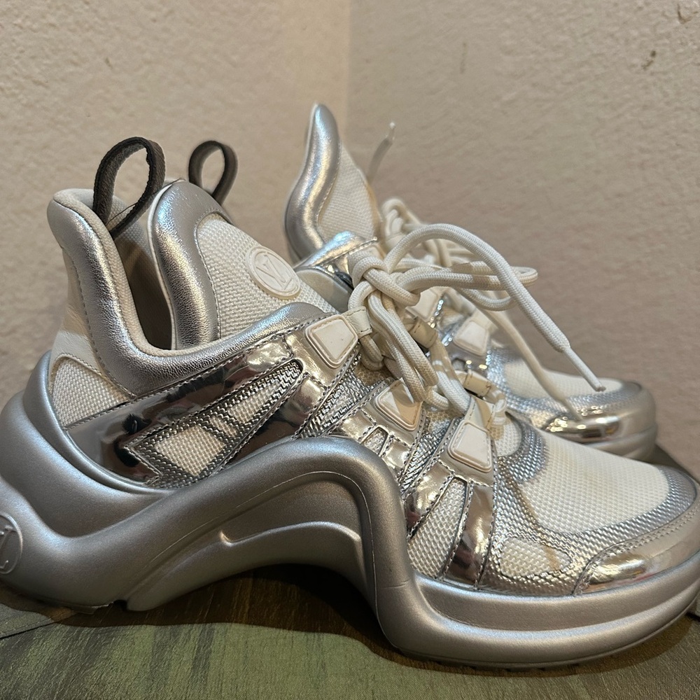 LOUIS VUITTON Metallic Archlight low top Chunky Sneakers, Size 8/38. Like new.